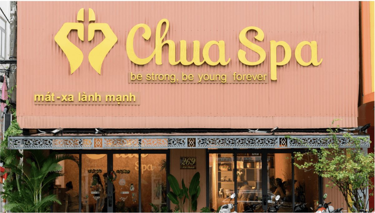 Chua Spa, a healthy massage place with a team of highly professional staff, book an appointment now.