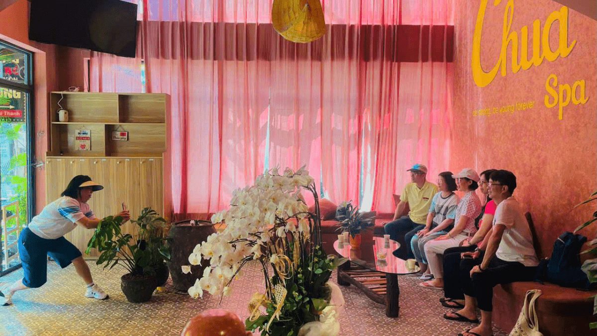 Trải nghiệm massage tại Chua Spa, xua tan mệt mỏi sau chuyến đi.